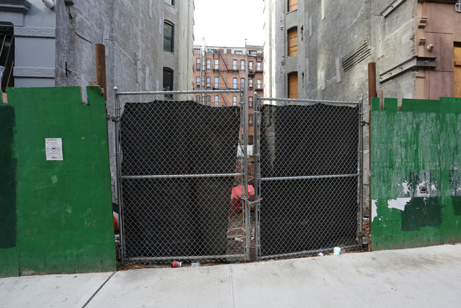 324 E 94th St in New York, NY - Building Photo - Building Photo