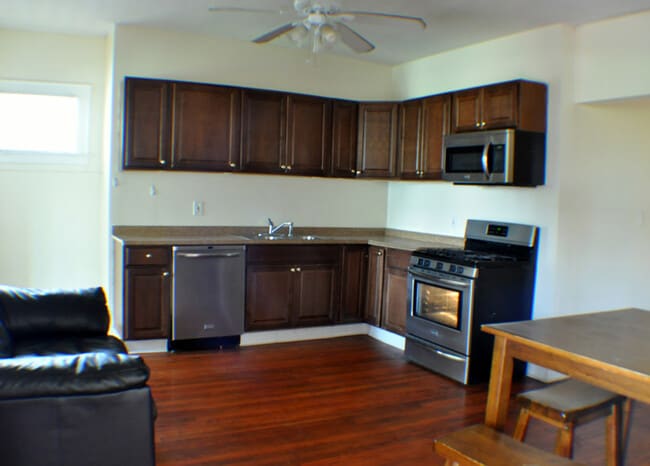 301 Maple St, Unit 1A in Syracuse, NY - Building Photo - Building Photo