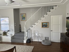 100 S Kings Rd, Unit 100 S Kings in Los Angeles, CA - Building Photo - Building Photo