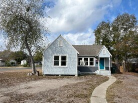 1253 Logan Ave in Corpus Christi, TX - Building Photo