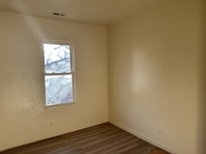 7321 S St Lawrence Ave in Chicago, IL - Building Photo - Building Photo