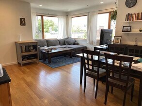 2 Beech St, Unit 304 in Cambridge, MA - Building Photo - Building Photo