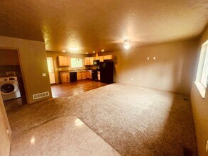 6385 W Hollywood Rd in Wasilla, AK - Building Photo - Building Photo