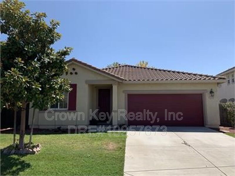 2568 Tapestry St in Manteca, CA - Building Photo