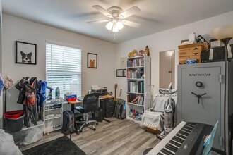 609 E Willingham St in Cleburne, TX - Foto de edificio - Building Photo