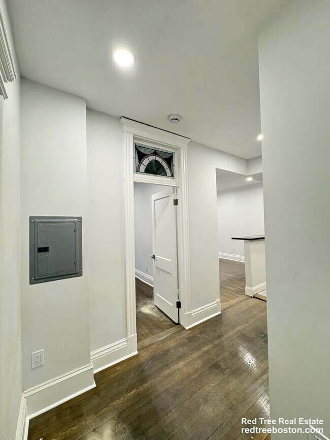 107 Queensberry St in Boston, MA - Building Photo - Building Photo