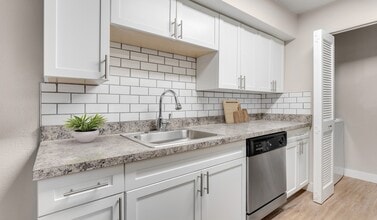 Verona Apartment Homes in Littleton, CO - Building Photo - Building Photo