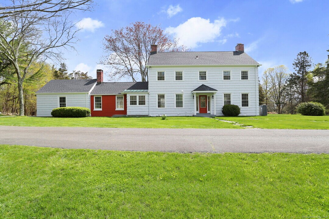1191 Smith Ridge Rd in New Canaan, CT - Building Photo