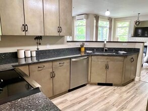 737 241st Ln SE, Unit 737 241st LN SE in Sammamish, WA - Building Photo - Building Photo