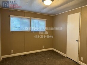 280 E 100 N in Myton, UT - Foto de edificio - Building Photo