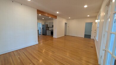 3440 SW Falcon St, Unit A in Portland, OR - Foto de edificio - Building Photo