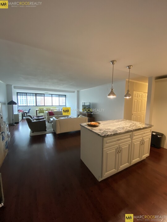 10 Whittier Pl, Unit 8M in Boston, MA - Building Photo