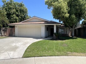 3500 Pueblo Ct in Bakersfield, CA - Building Photo
