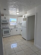 2287 NW 33rd St in Miami, FL - Building Photo - Building Photo