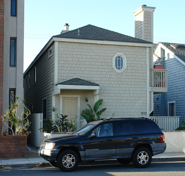 933 W Balboa Blvd in Newport Beach, CA - Foto de edificio - Building Photo