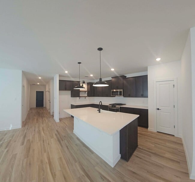 8438 Bay Oaks Dr in Baytown, TX - Building Photo - Building Photo