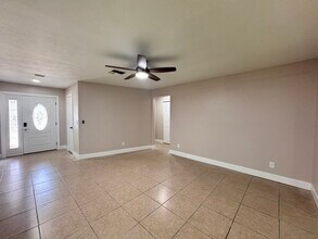 2660 Orangewood Ct in Palm Harbor, FL - Building Photo - Building Photo