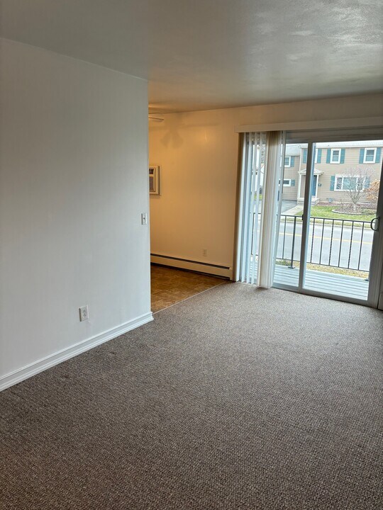 121 W William St, Unit 302 in Corning, NY - Building Photo
