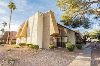 5170 River Glen Dr in Las Vegas, NV - Building Photo - Building Photo