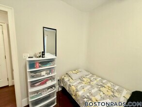 81 Hillside St, Unit 1 in Boston, MA - Foto de edificio - Building Photo