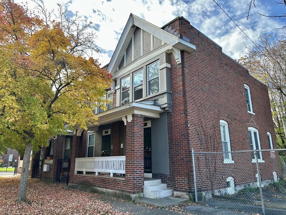 369 Gilbert St in Columbus, OH - Building Photo