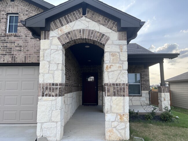 305 Concho River Dr in Hutto, TX - Building Photo - Building Photo