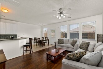 5651 Stonecloud Ln in Katy, TX - Foto de edificio - Building Photo