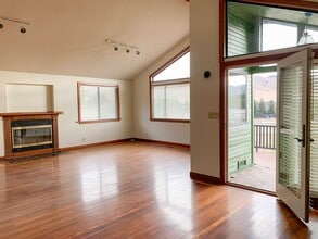 3111 Meadow Ct in Hollister, CA - Building Photo - Building Photo
