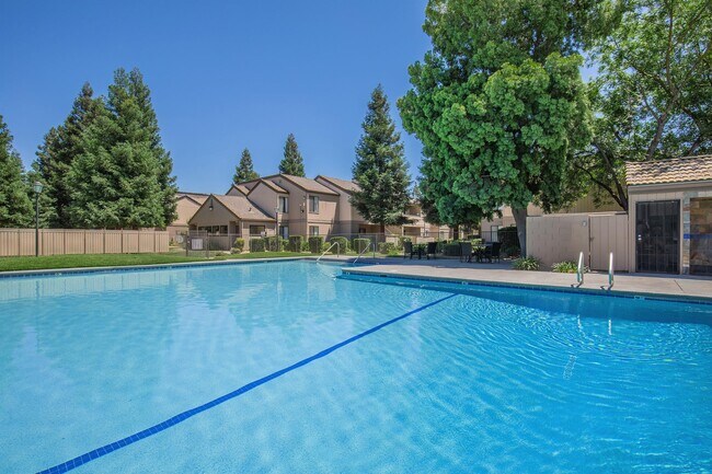 Renaissance Apartments in Fresno, CA - Foto de edificio - Building Photo