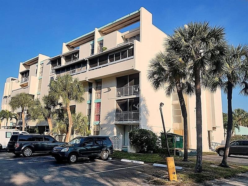2017 NW 46th Ave in Lauderhill, FL - Building Photo