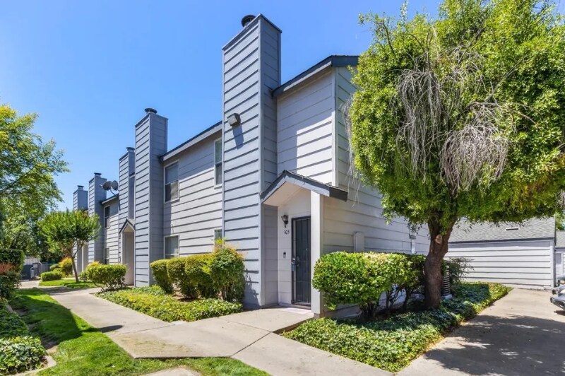 8236 Center Pkwy in Sacramento, CA - Building Photo