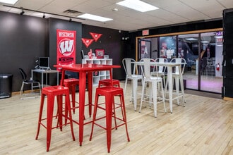 Collegiate Campus Student Apartments in Madison, WI - Foto de edificio - Building Photo