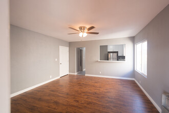 771 Alamitos Ave in Long Beach, CA - Building Photo - Interior Photo