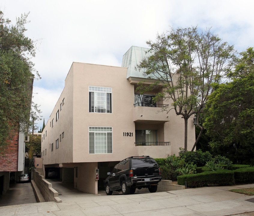 11921 Kiowa Ave in Los Angeles, CA - Building Photo