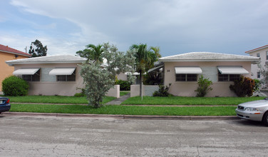 23 Salamanca Ave in Coral Gables, FL - Building Photo - Building Photo