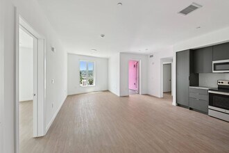2599 Alsace in Los Angeles, CA - Building Photo - Building Photo