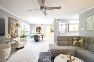 5200 Martel Ave in Dallas, TX - Building Photo