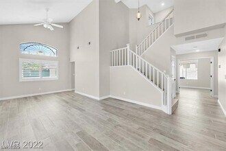 9725 Hitching Rail Dr in Las Vegas, NV - Building Photo - Building Photo