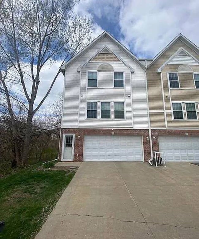 property at 1235 SE Village View Ln