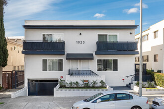 1023 N Laurel Ave in West Hollywood, CA - Building Photo - Building Photo