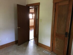 930 Hudson Ave in Iowa City, IA - Building Photo - Building Photo