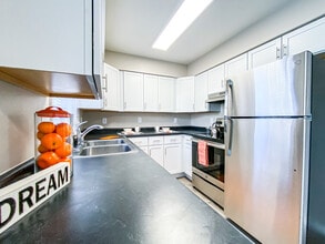 2025 S Park St in Madison, WI - Foto de edificio - Building Photo