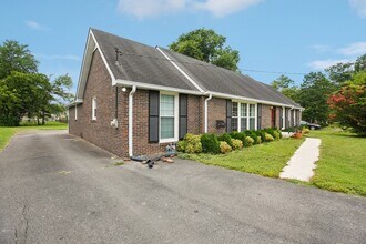 8024 Regency Dr in Nashville, TN - Building Photo - Building Photo