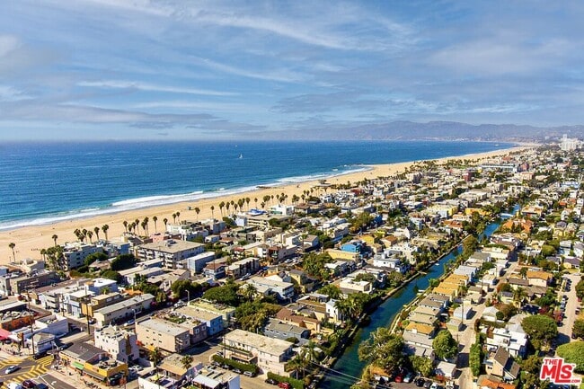 28 Ozone Ave in Los Angeles, CA - Building Photo - Building Photo