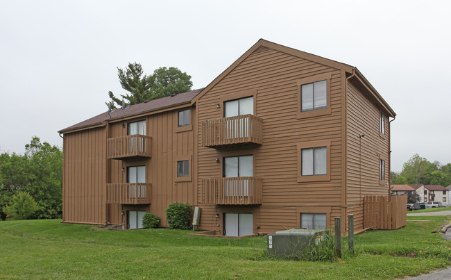 503 Piccadilly Sq in Cincinnati, OH - Foto de edificio - Building Photo