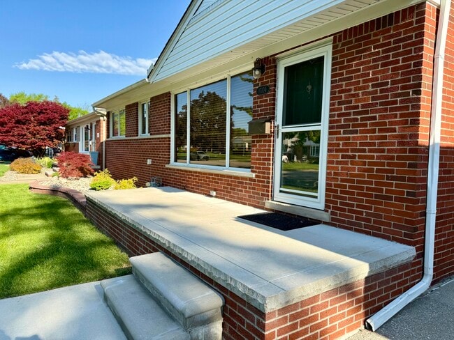 17104 Englewood Ave in Allen Park, MI - Building Photo - Building Photo