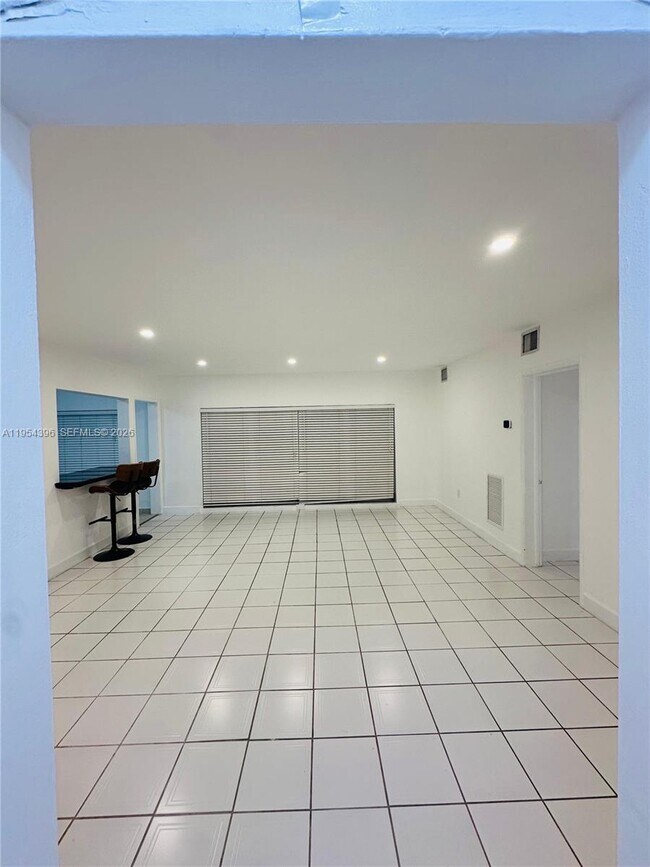 50 Park Dr in Bal Harbour, FL - Building Photo - Building Photo