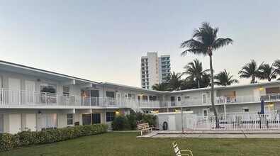 2508 Bay Dr in Pompano Beach, FL - Building Photo - Building Photo