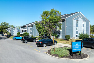 University Villa Apartments in Kansas City, KS - Building Photo - Building Photo