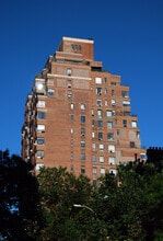 100 Riverside Dr in New York, NY - Building Photo - Building Photo